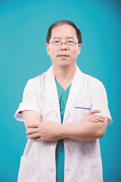 卢光新：治疗消化道疾病的“老手”
