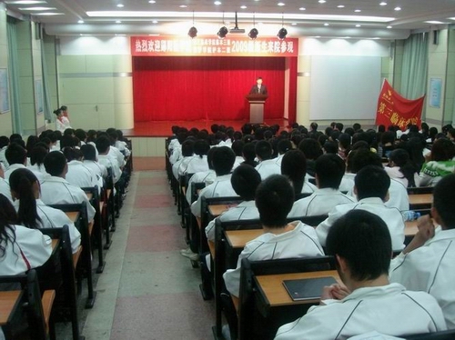 第三临床学院组织新生参观附属人民医院