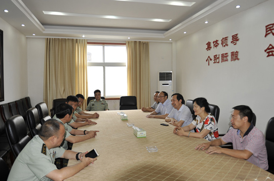 院领导“八一”节走访慰问武警十堰消防支队官兵