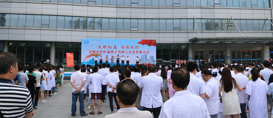 传递文明火炬  千人签名誓师 市人民医院掀创文冲刺高潮