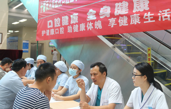 快闪+义诊，十堰人医别样方式庆爱牙日
