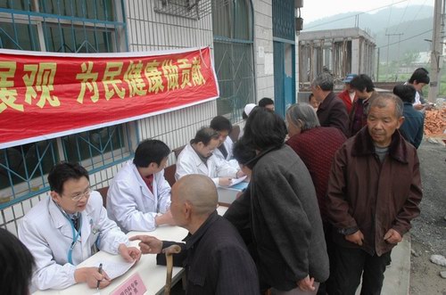 我院专家赴西城开发区义诊