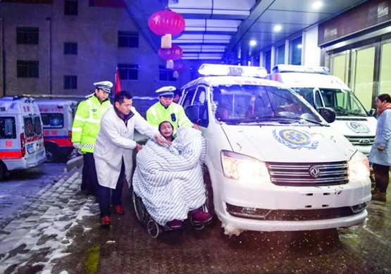 大雪封山，警医携手为边远重症患者开通“生命通道”