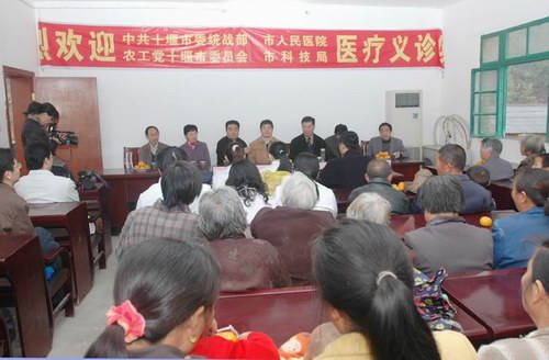 农工党人民医院支部组织专家赴清凉寺回民村义诊