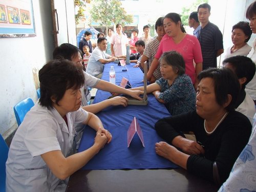 我院专家第六次赴房县义诊