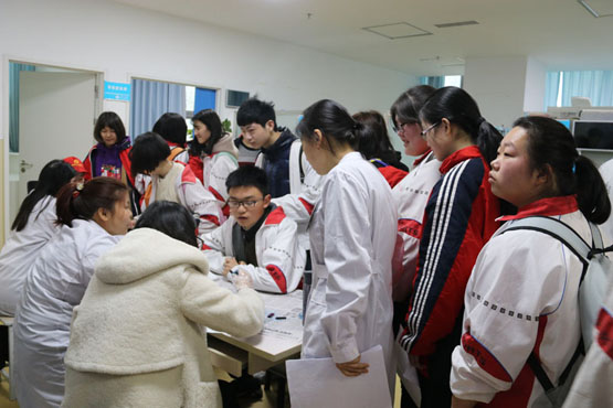 我院为2900余名高考学子健康护航