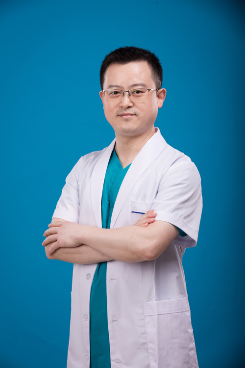 汪令成：让甲乳腺患者告别“自刎疤”