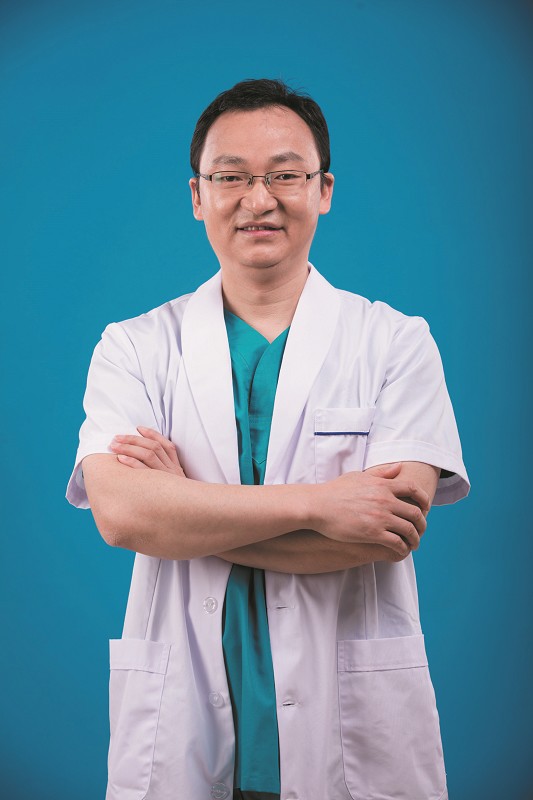 江成龙：“快准狠”的取卵医生