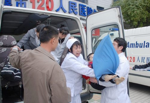 市人民医院成功抢救34名中毒幼儿