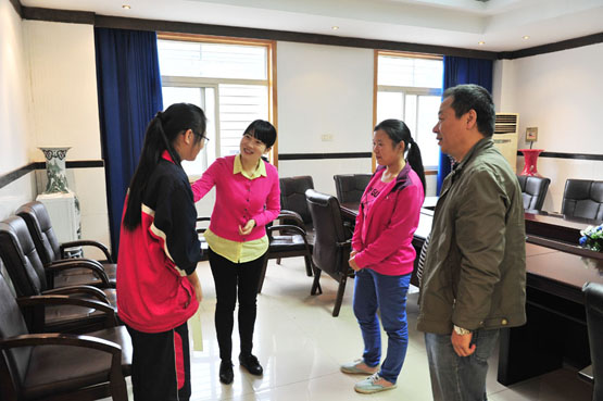 我院精准扶贫助辍学女生重返校园